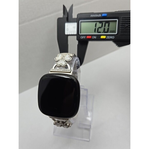 Fitbit Versa 3 FB511 Smartwatch GPS Heart Rate SpO2 Activity Tracker W/ Charger - Picture 6 of 11